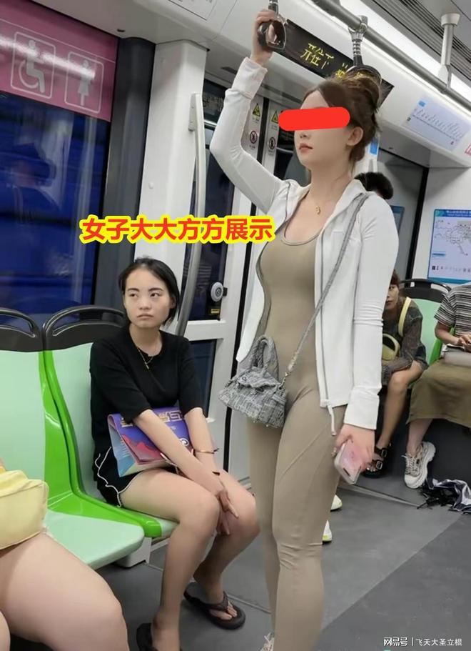 地铁女子看不惯美女穿瑜伽紧身裤一边斜眼打量一边翻白眼嘲讽(图3)